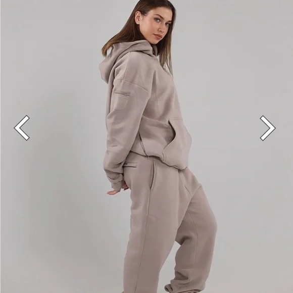 Comfrt Travel Essentials Viral Weighted Hoodie - Picture 2 of 7